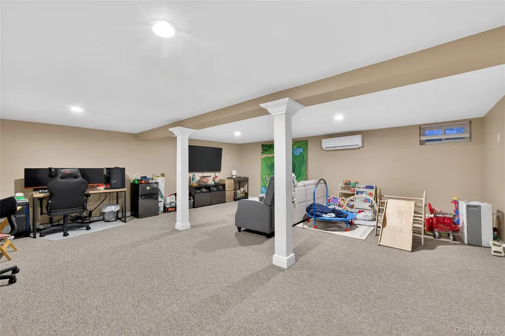 171 Melanie Way Commack NY 11725