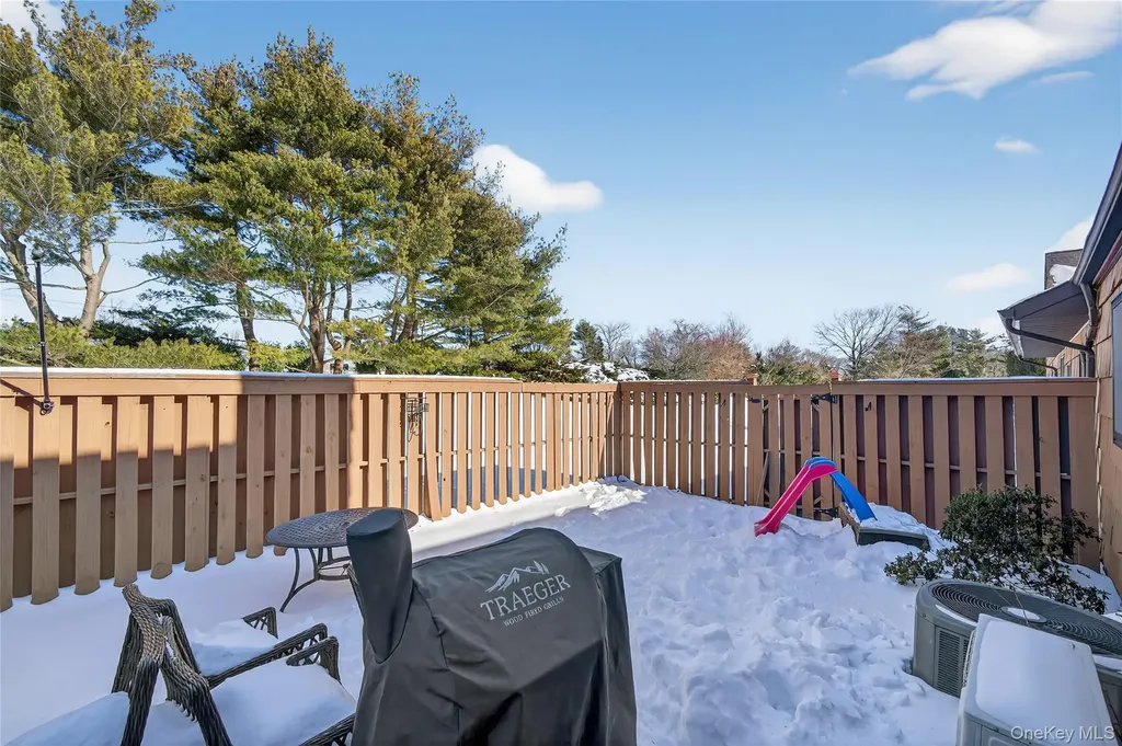 171 Melanie Way Commack NY 11725