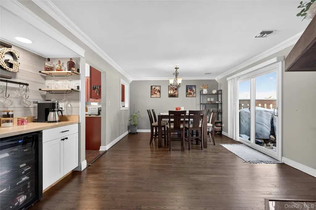 171 Melanie Way Commack NY 11725
