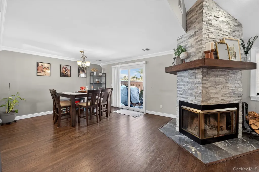 171 Melanie Way Commack NY 11725