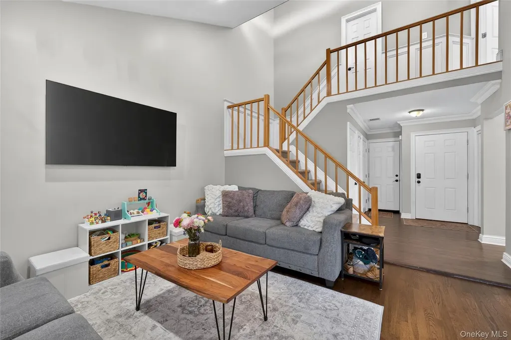 171 Melanie Way Commack NY 11725