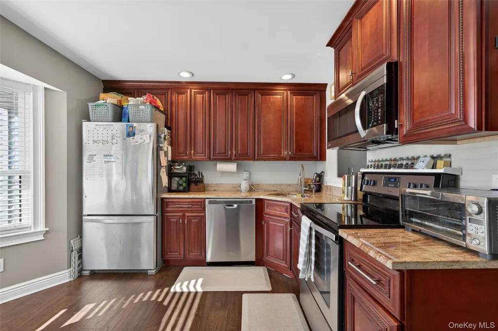 171 Melanie Way Commack NY 11725