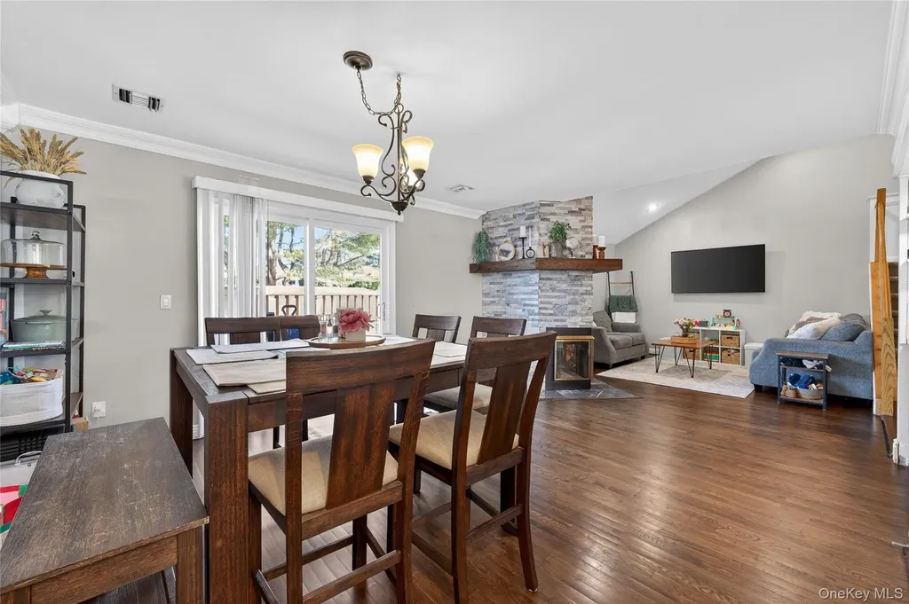 171 Melanie Way Commack NY 11725