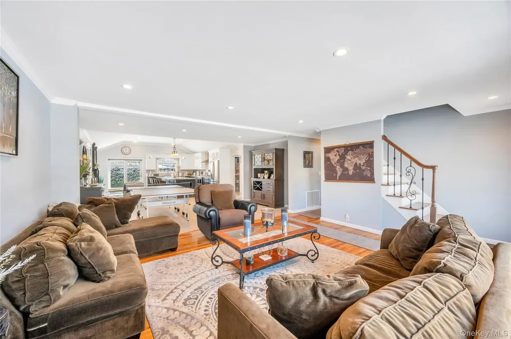 19 Radburn Drive Commack NY 11725