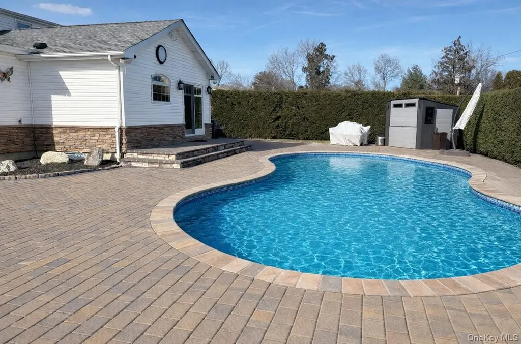19 Radburn Drive Commack NY 11725