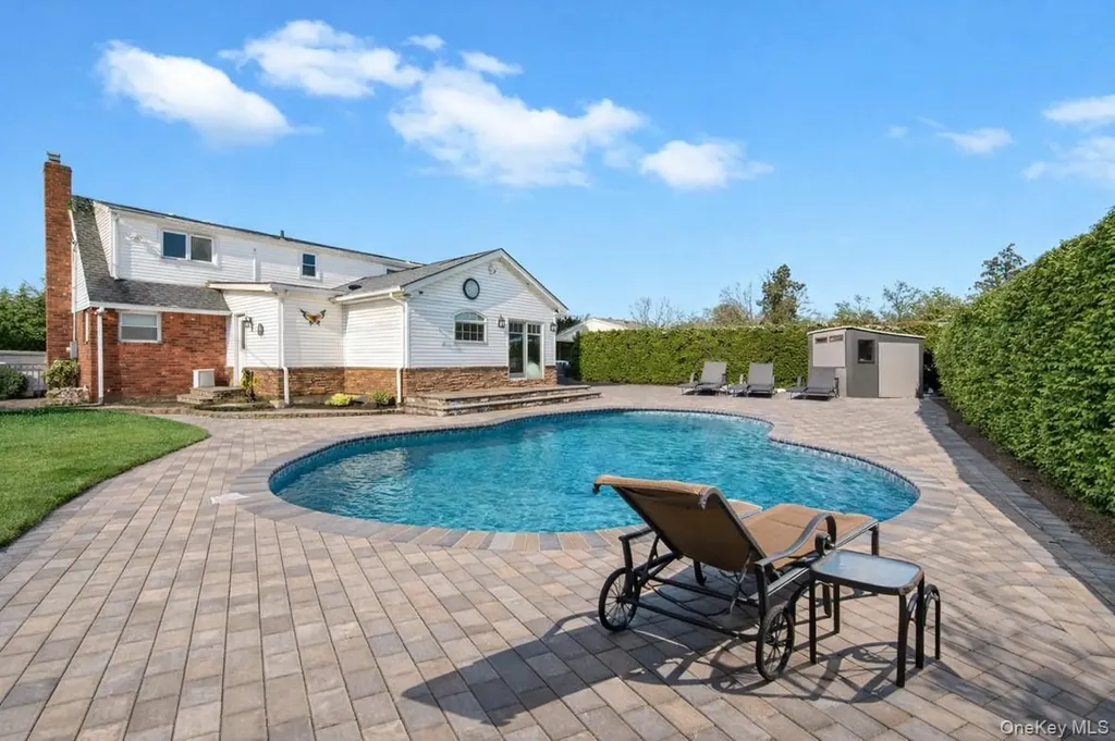 19 Radburn Drive Commack NY 11725