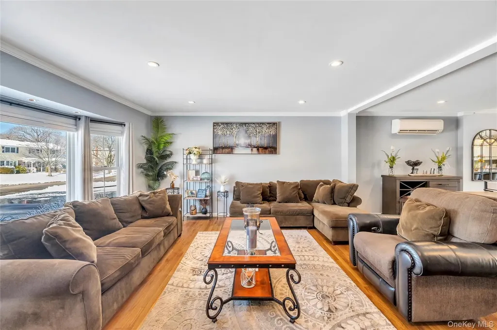 19 Radburn Drive Commack NY 11725