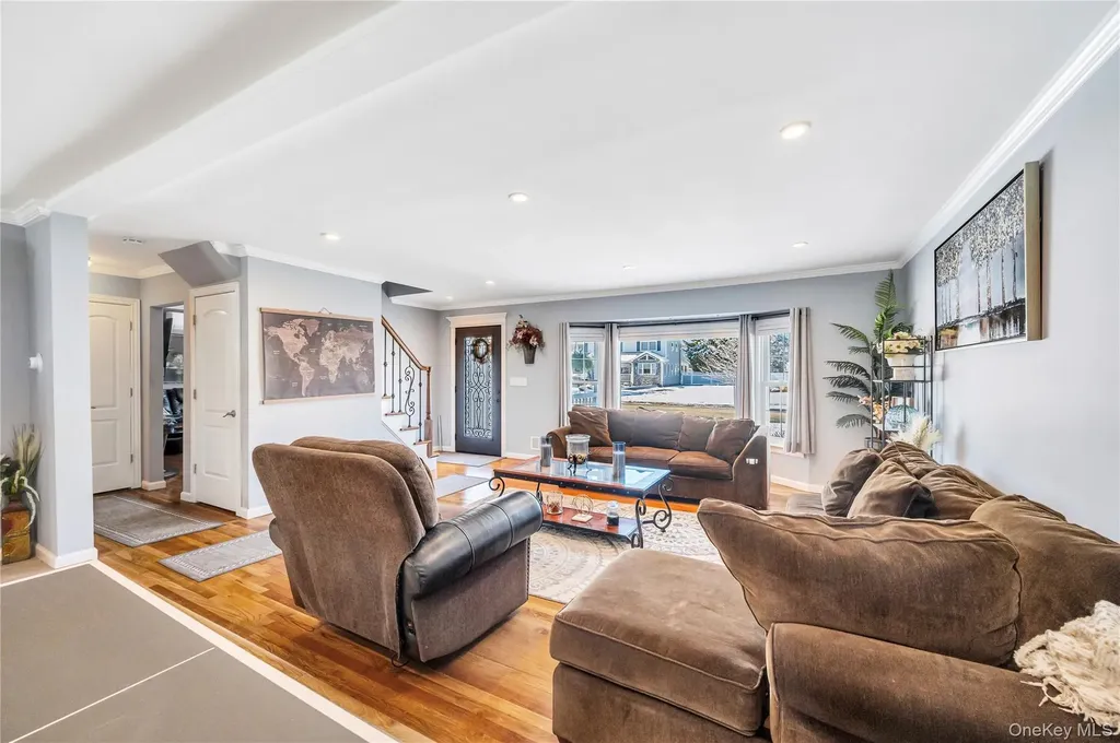 19 Radburn Drive Commack NY 11725