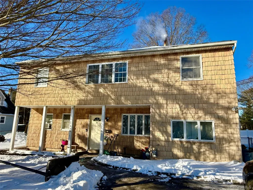 1644 N Gardiner Drive Bay Shore NY 11706