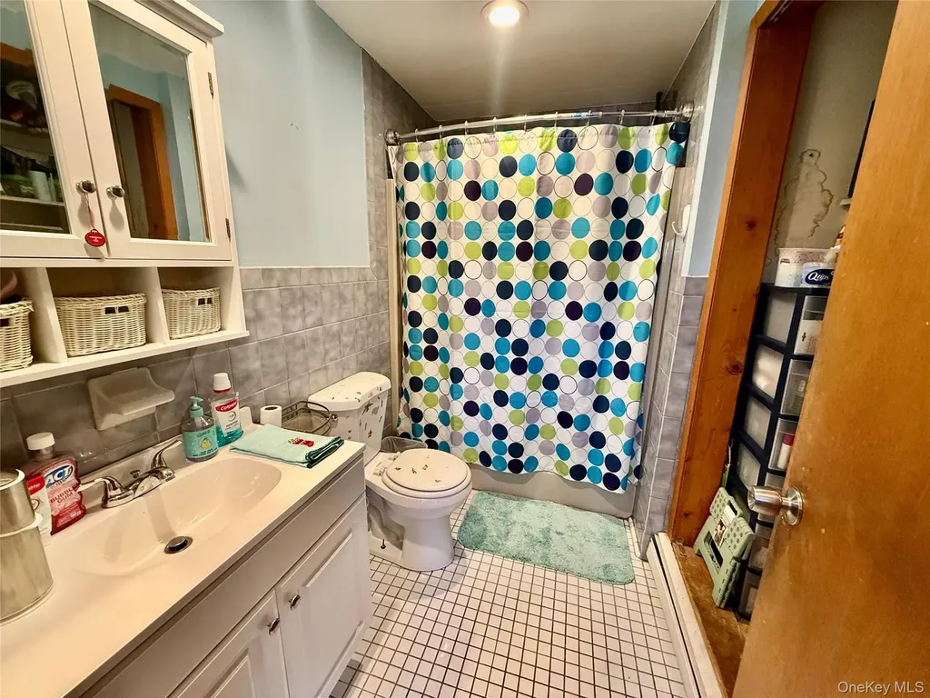 1644 N Gardiner Drive Bay Shore NY 11706