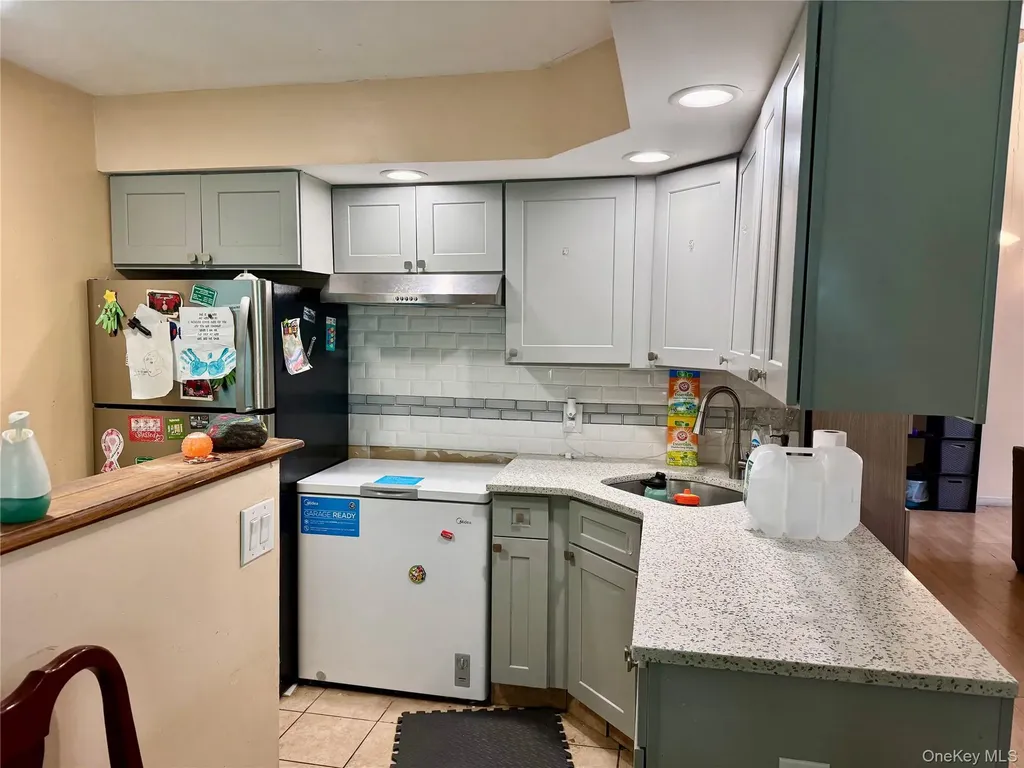 1644 N Gardiner Drive Bay Shore NY 11706