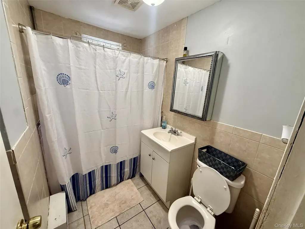 1644 N Gardiner Drive Bay Shore NY 11706