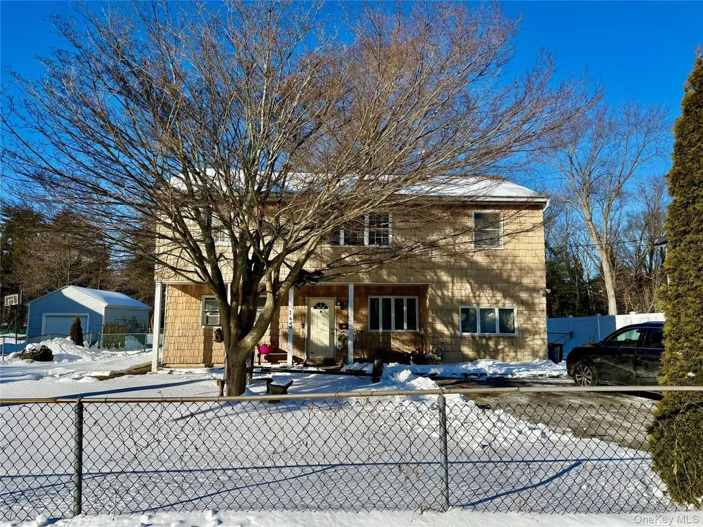 1644 N Gardiner Drive Bay Shore NY 11706