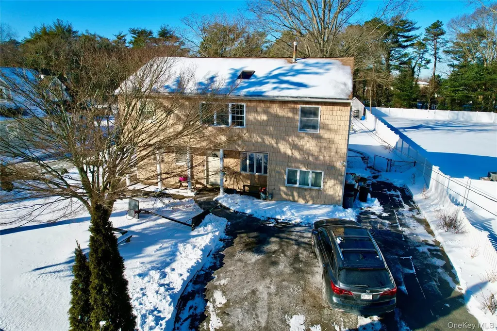 1644 N Gardiner Drive Bay Shore NY 11706