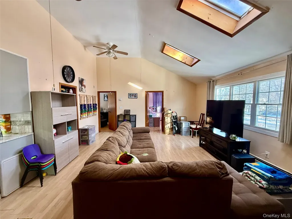 1644 N Gardiner Drive Bay Shore NY 11706
