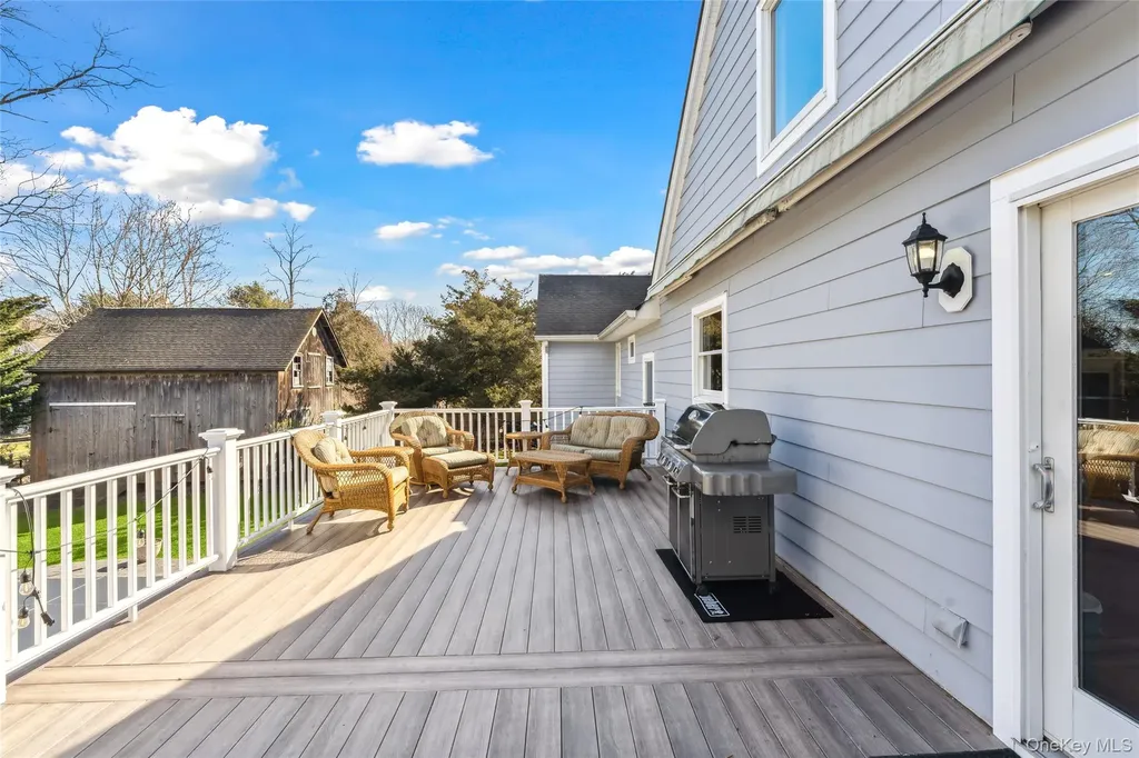 64 Tanners Neck Lane Westhampton NY 11977