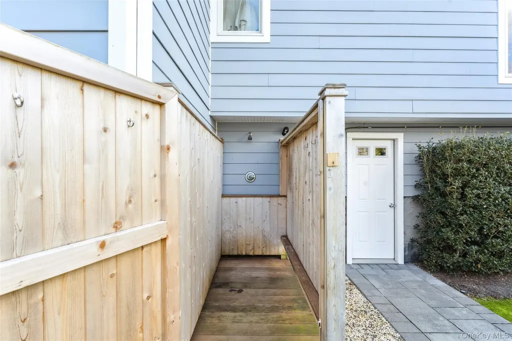 64 Tanners Neck Lane Westhampton NY 11977