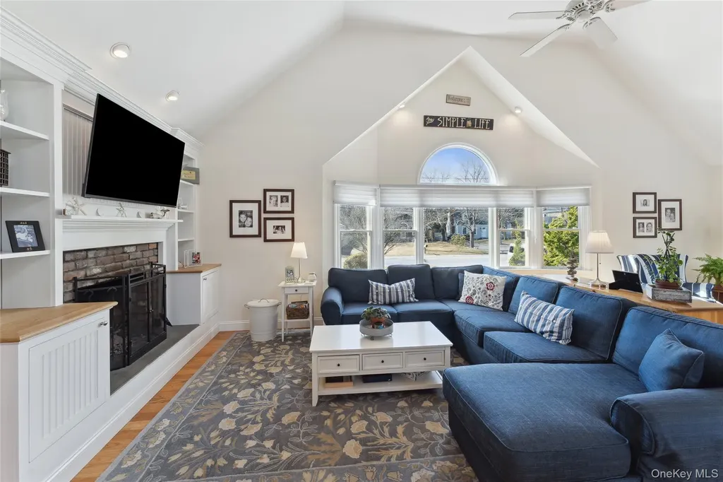 64 Tanners Neck Lane Westhampton NY 11977