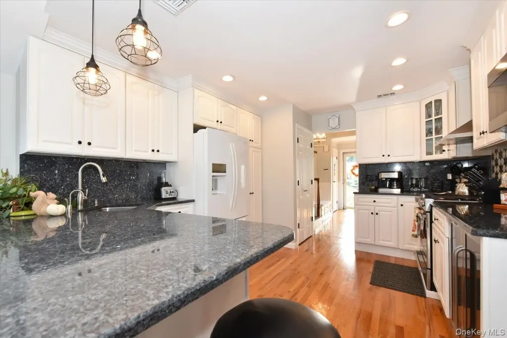 72 Narwood Road Massapequa NY 11758