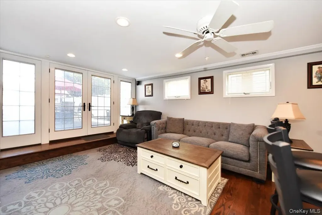 72 Narwood Road Massapequa NY 11758