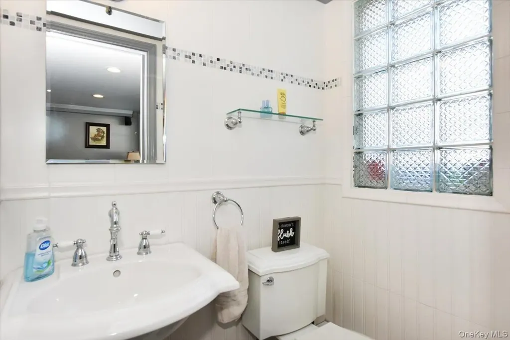 72 Narwood Road Massapequa NY 11758
