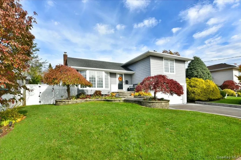 72 Narwood Road Massapequa NY 11758