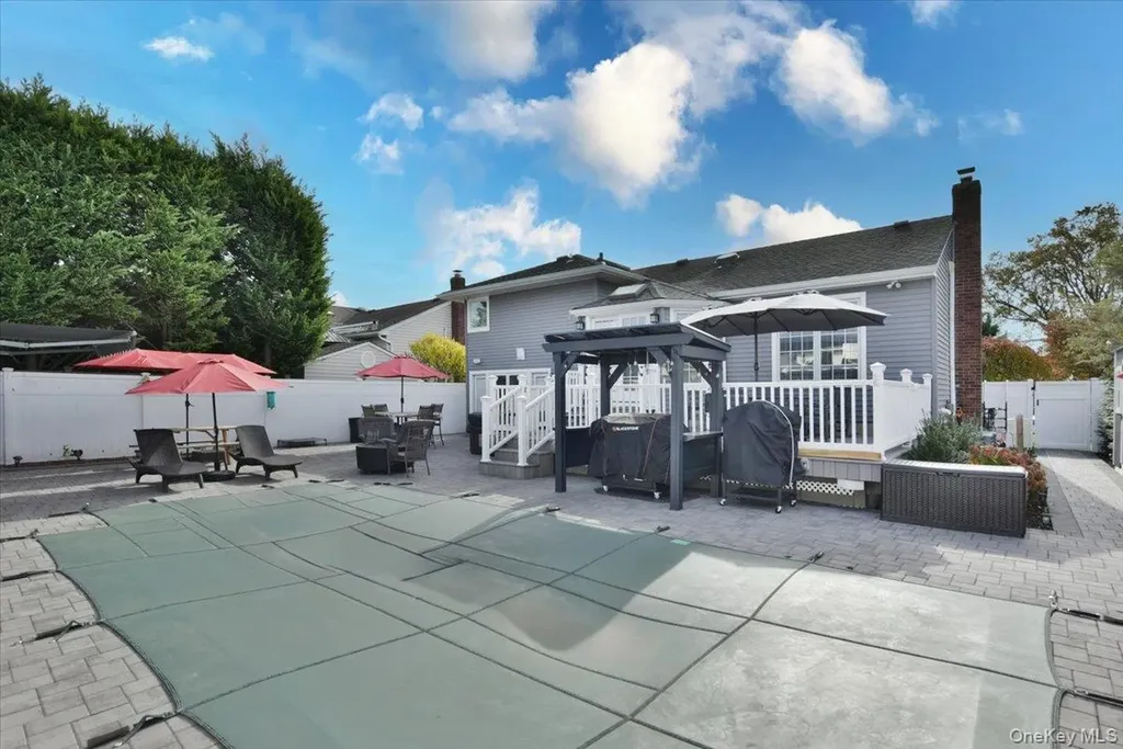 72 Narwood Road Massapequa NY 11758