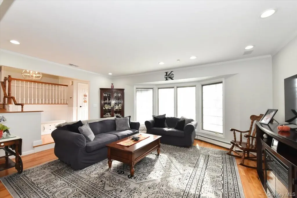 72 Narwood Road Massapequa NY 11758