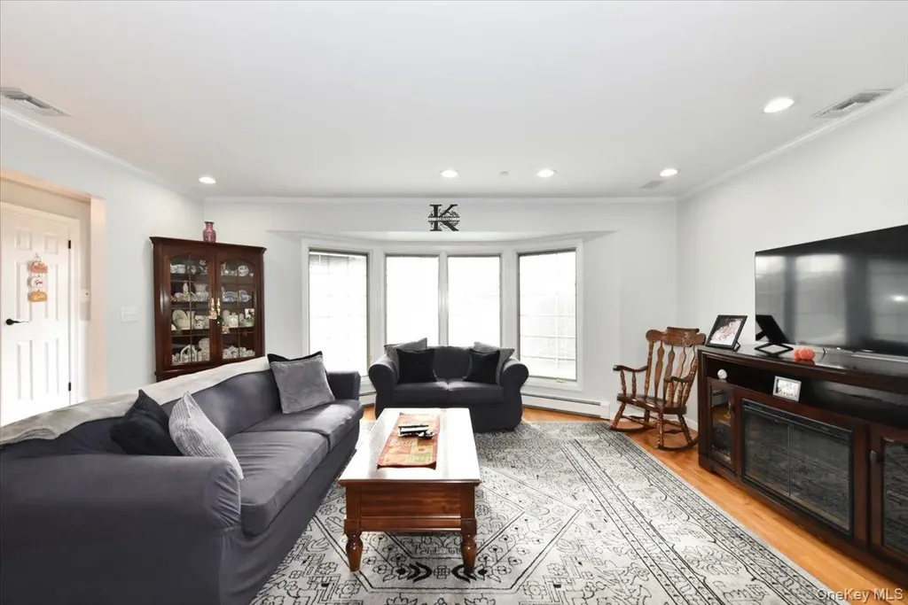 72 Narwood Road Massapequa NY 11758