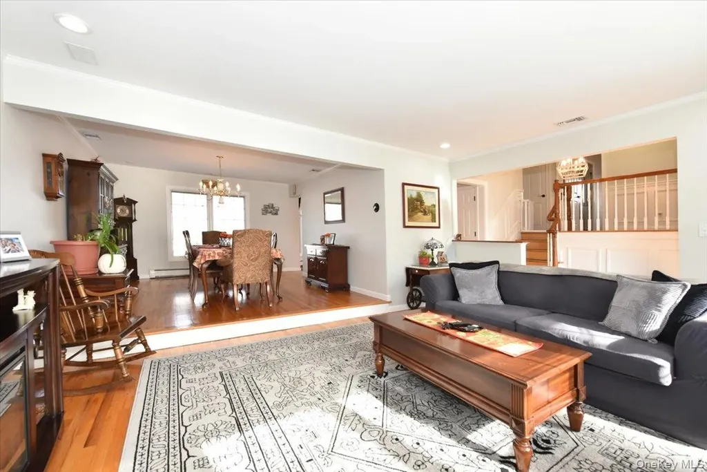 72 Narwood Road Massapequa NY 11758