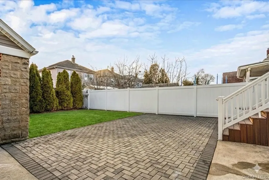 14940 15th Drive Whitestone NY 11357
