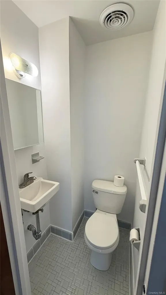 6046 69th Place Maspeth NY 11378