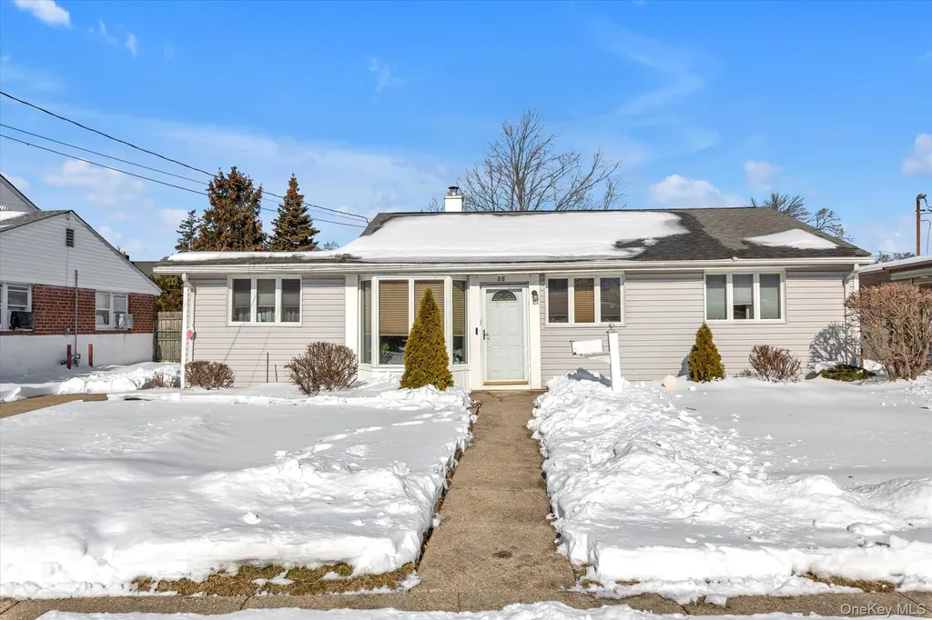 88 Spruce Lane Valley Stream NY 11581