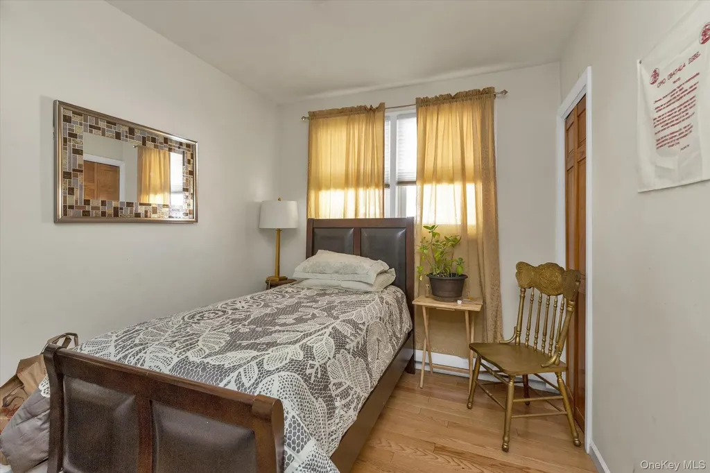 88 Spruce Lane Valley Stream NY 11581