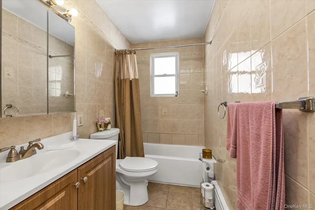 88 Spruce Lane Valley Stream NY 11581