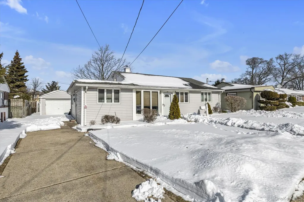 88 Spruce Lane Valley Stream NY 11581