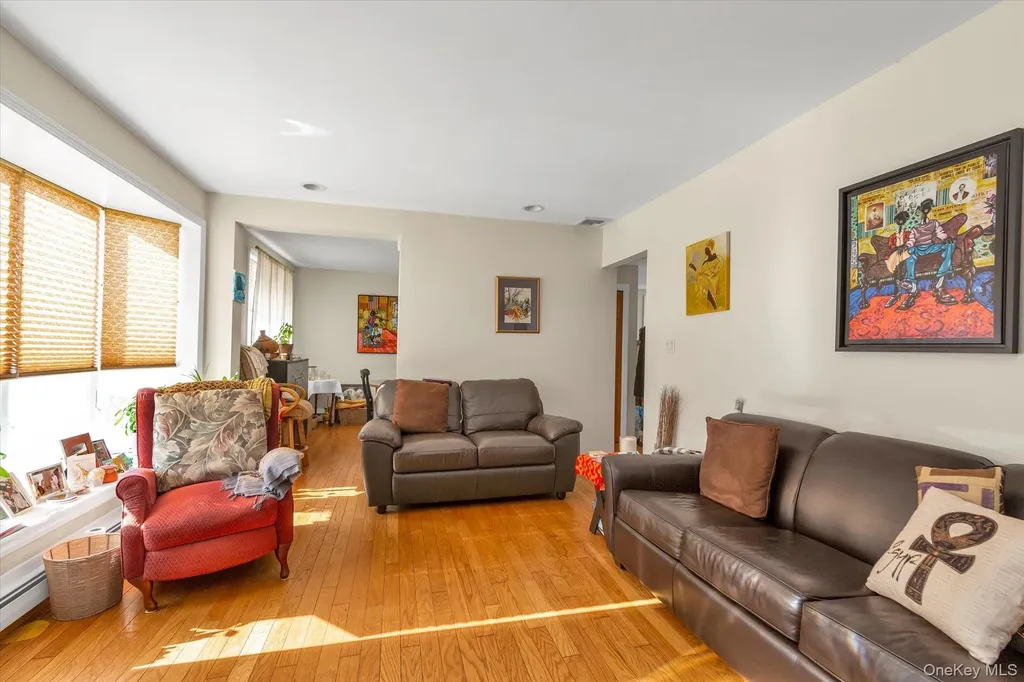88 Spruce Lane Valley Stream NY 11581
