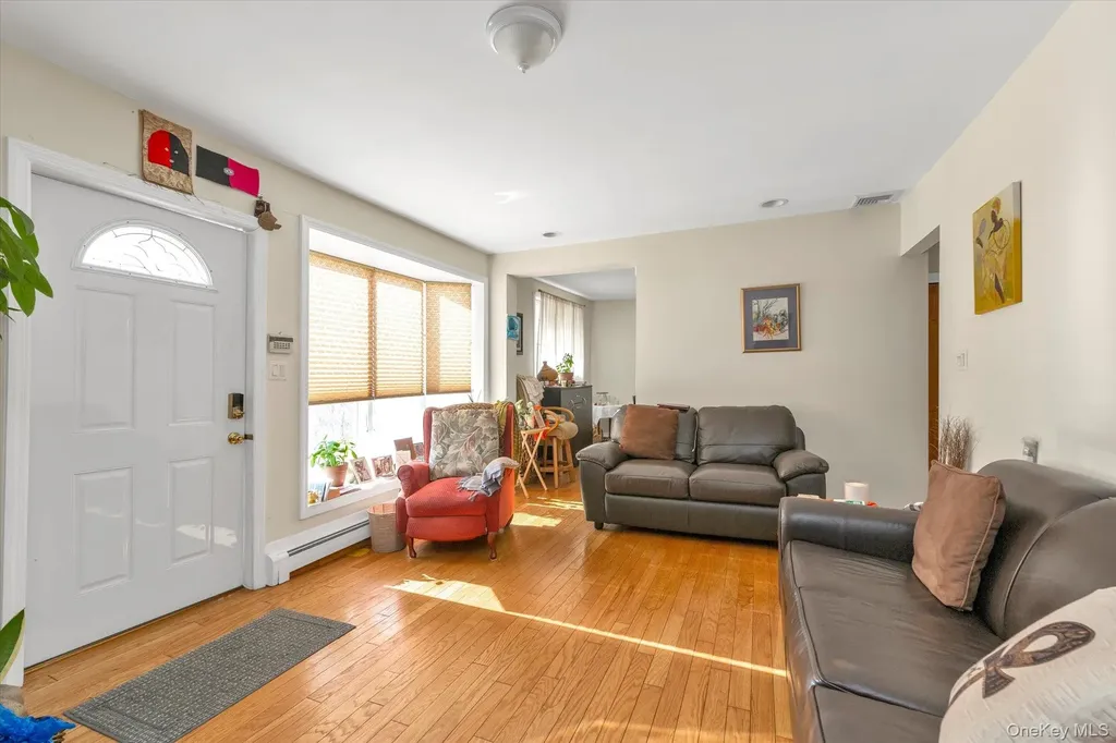 88 Spruce Lane Valley Stream NY 11581