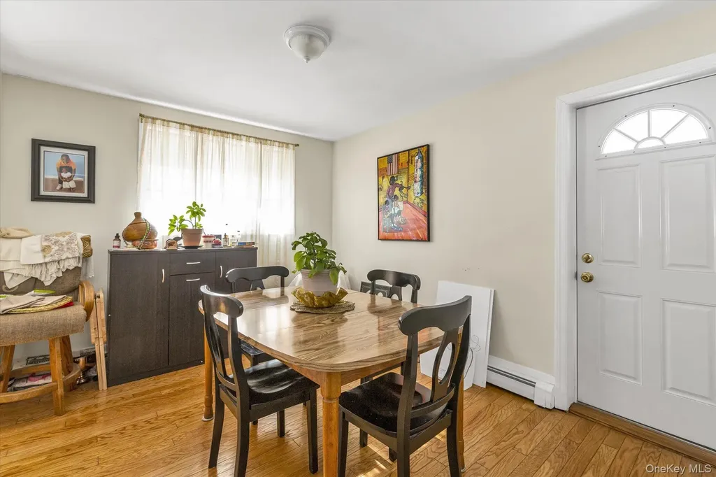 88 Spruce Lane Valley Stream NY 11581