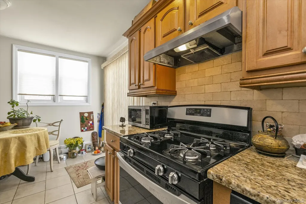 88 Spruce Lane Valley Stream NY 11581