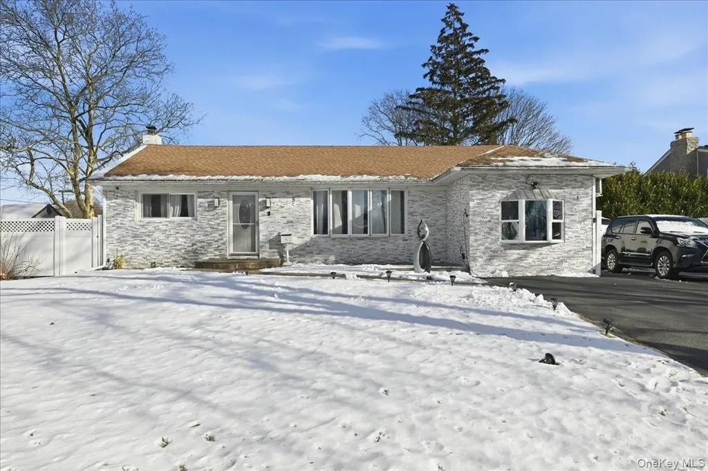 5 Plum Tree Lane Commack NY 11725