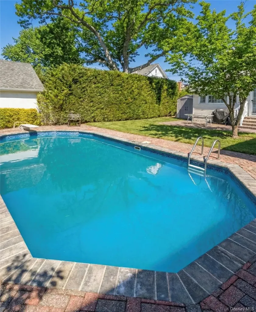 29 Norwich Avenue Lynbrook NY 11563
