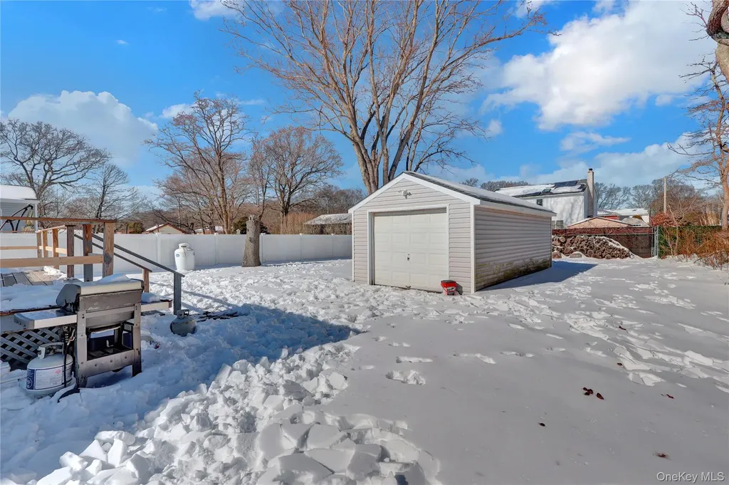 77 Baybright Drive Shirley NY 11967