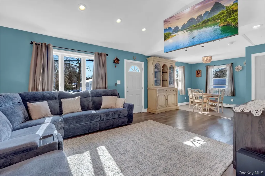 77 Baybright Drive Shirley NY 11967