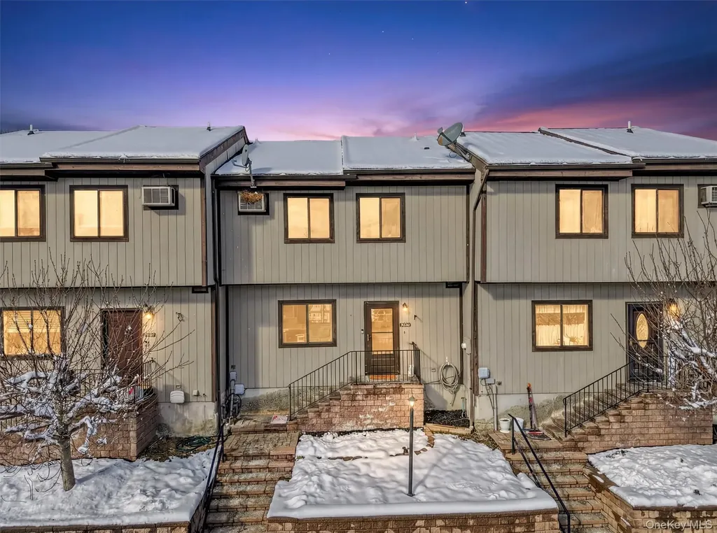 7308 Chelsea Cove N Hopewell Junction NY 12533
