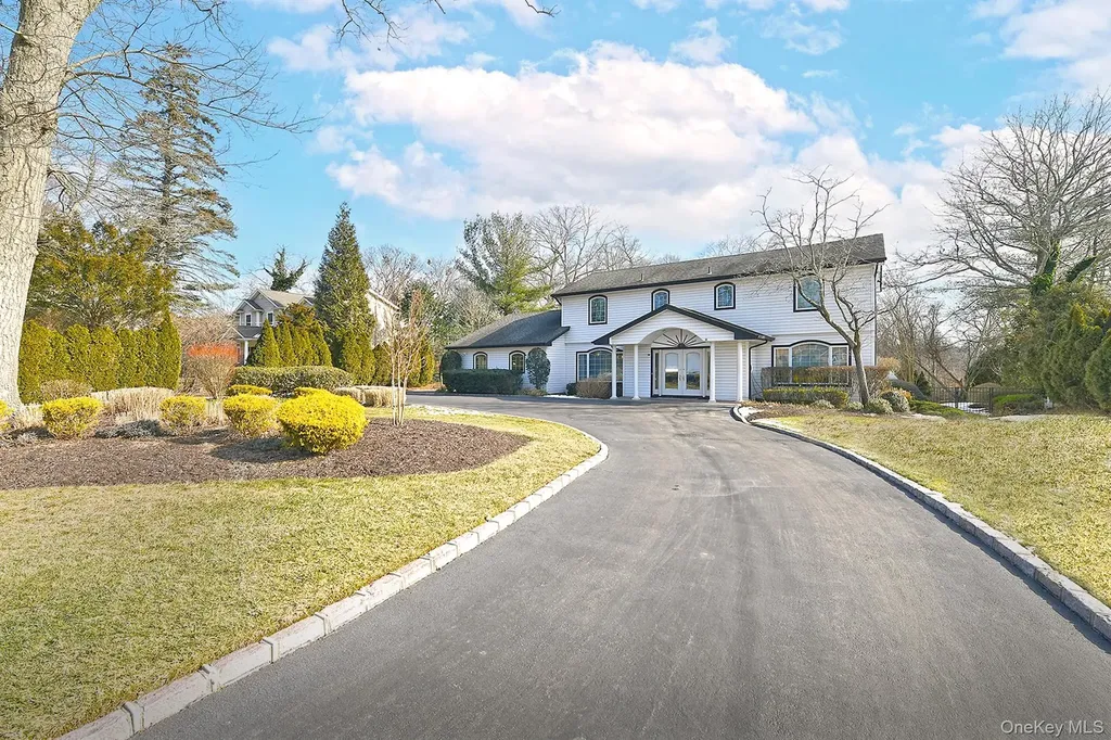 17 Susan Lane Dix Hills NY 11746