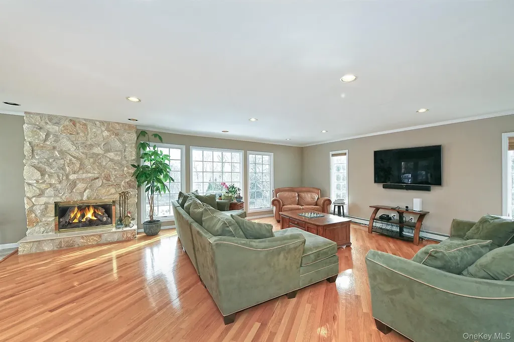17 Susan Lane Dix Hills NY 11746