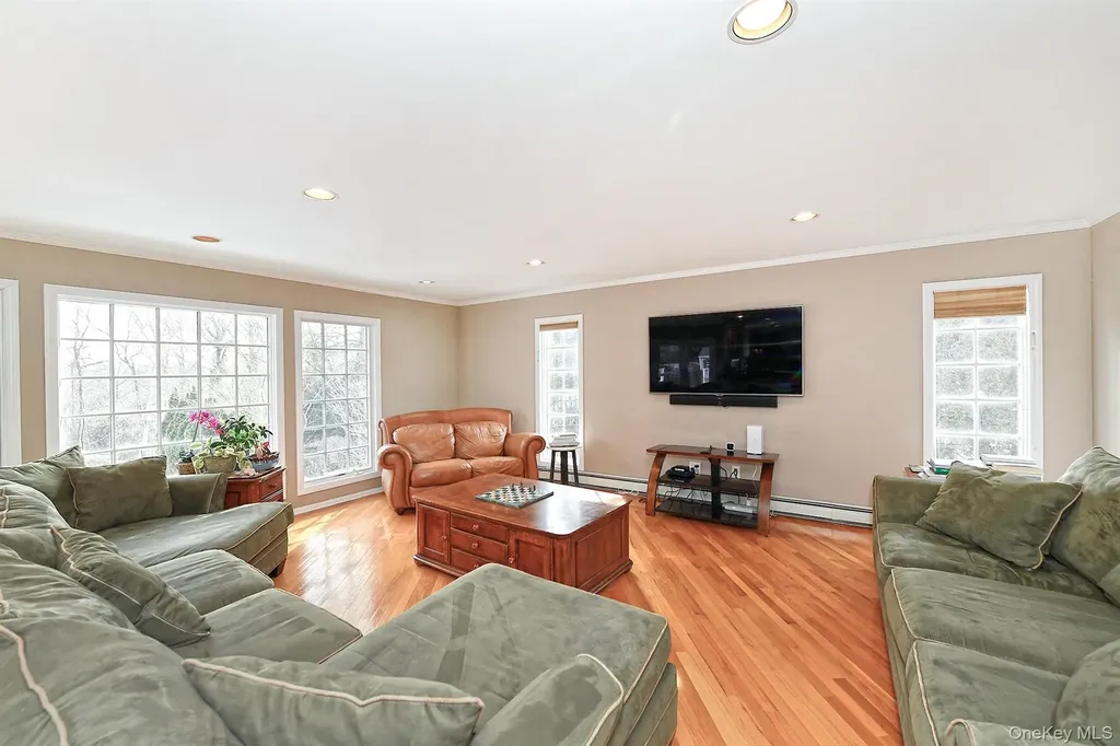 17 Susan Lane Dix Hills NY 11746