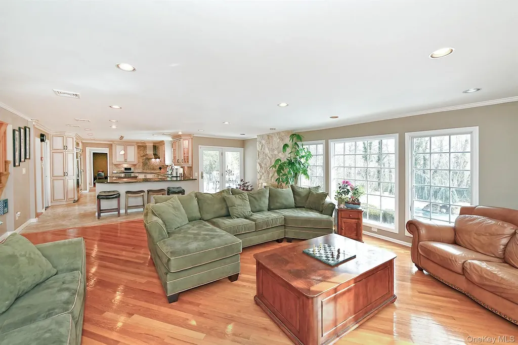 17 Susan Lane Dix Hills NY 11746