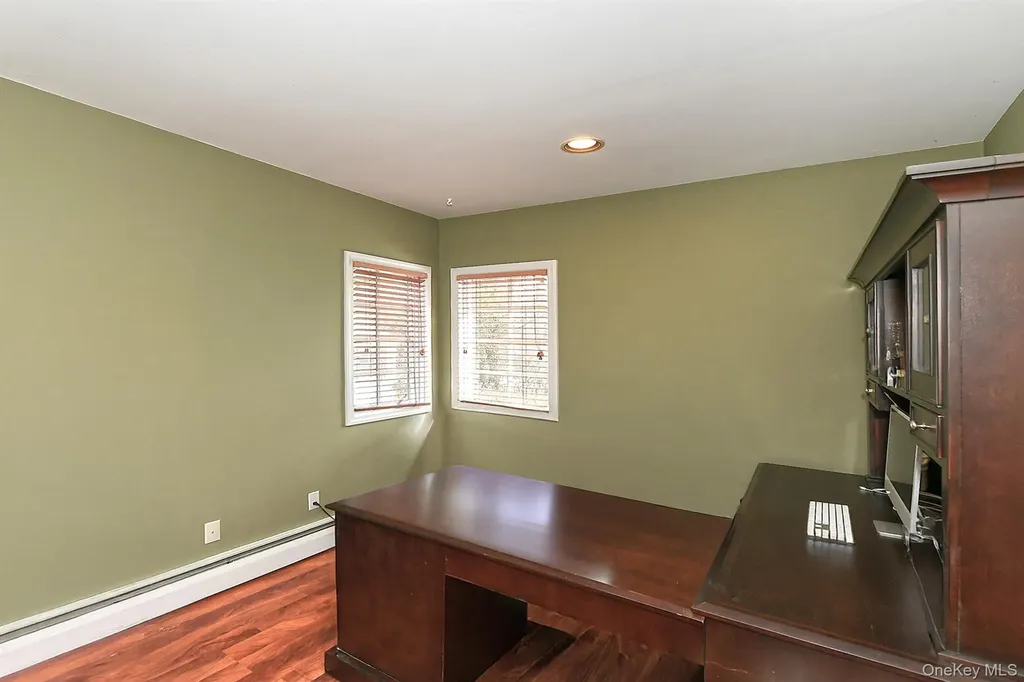 17 Susan Lane Dix Hills NY 11746